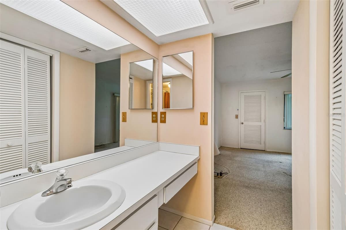 129 NANCY DRIVE — photo 24 of 68