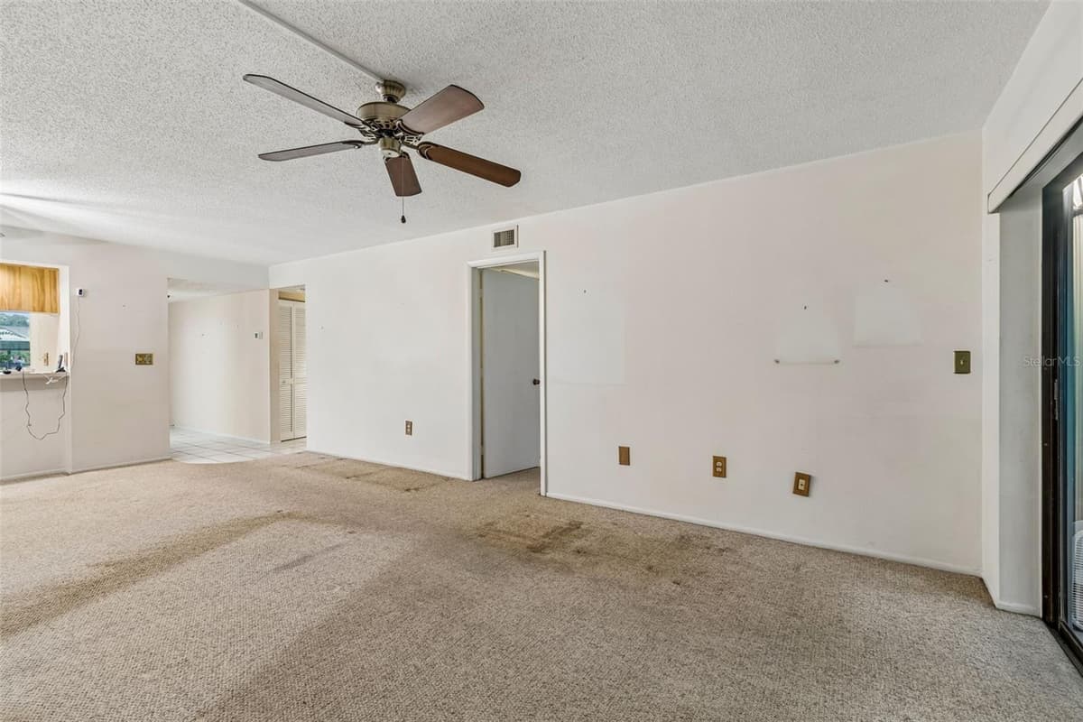 129 NANCY DRIVE — photo 13 of 68