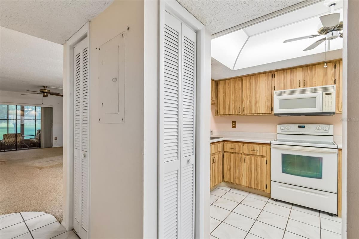 129 NANCY DRIVE — photo 14 of 68