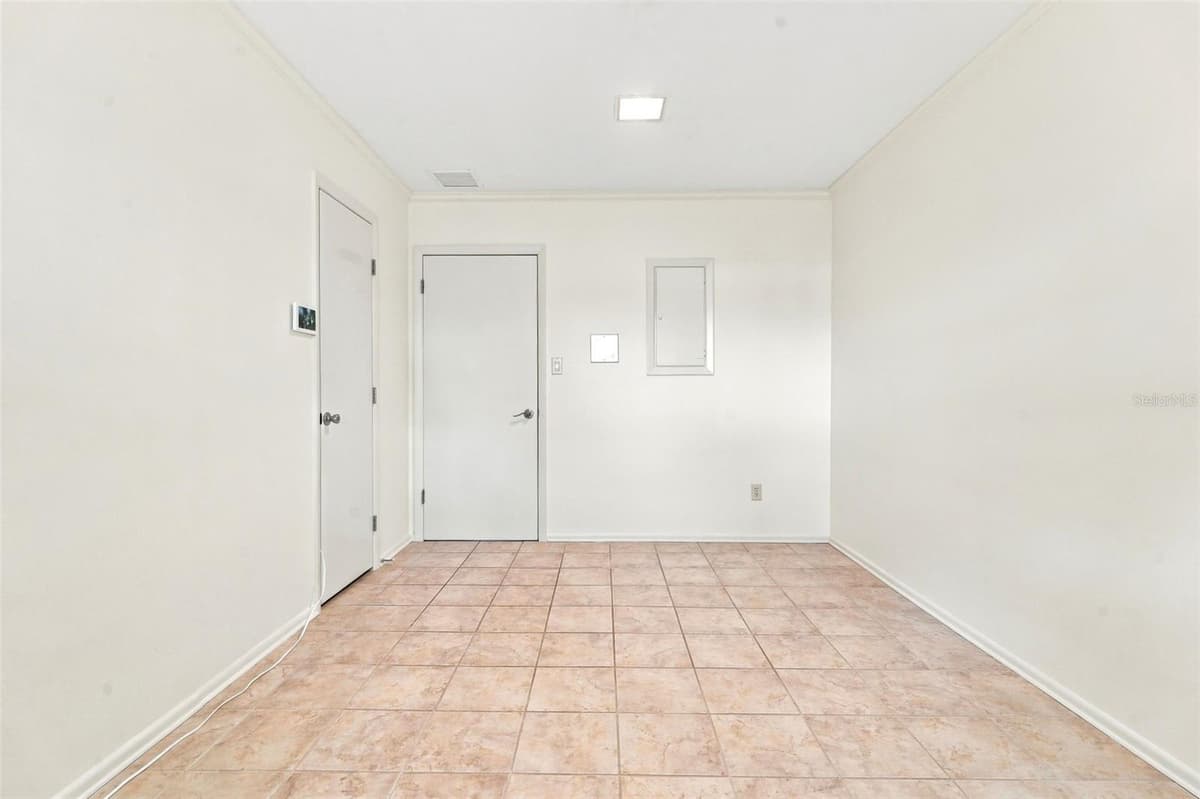 421 ELLIOTT AVENUE — photo 20 of 42