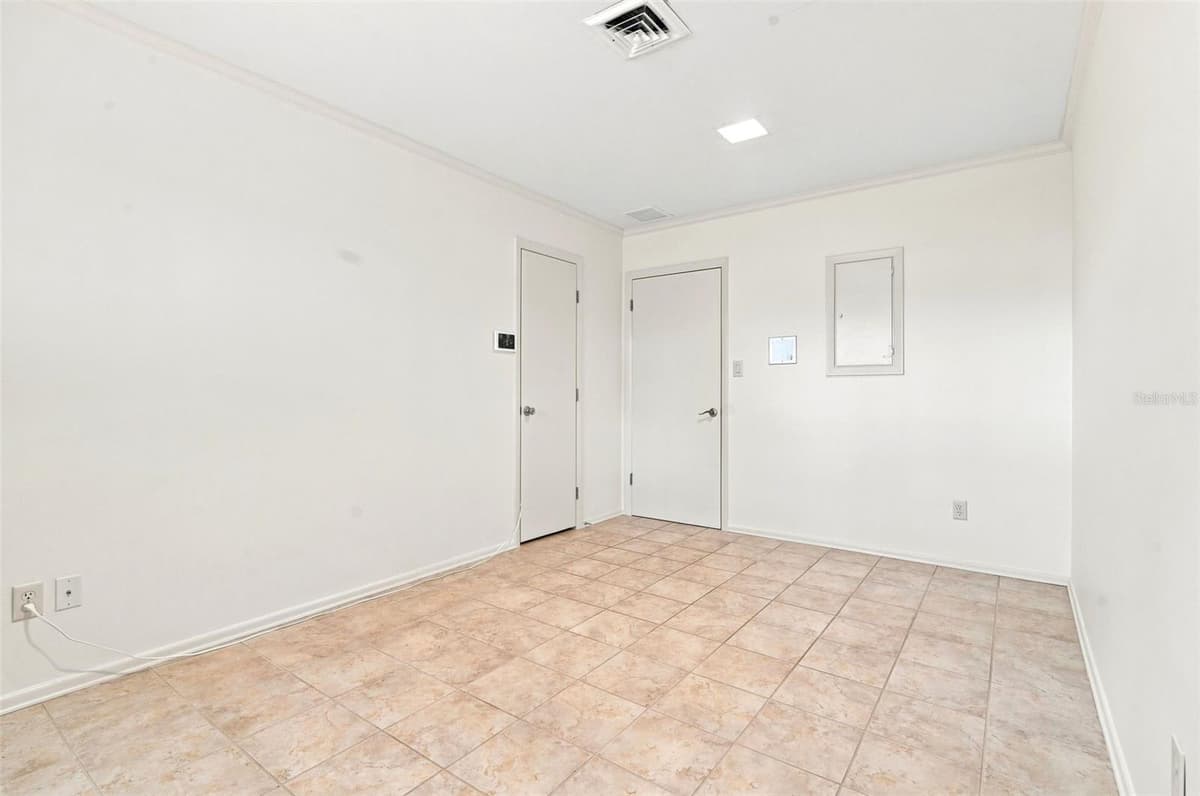 421 ELLIOTT AVENUE — photo 19 of 42