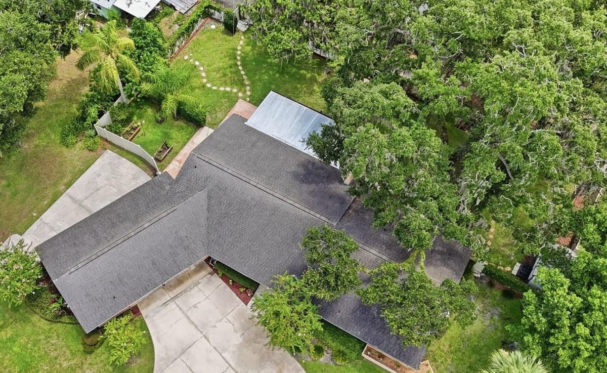 421 ELLIOTT AVENUE — photo 6 of 42