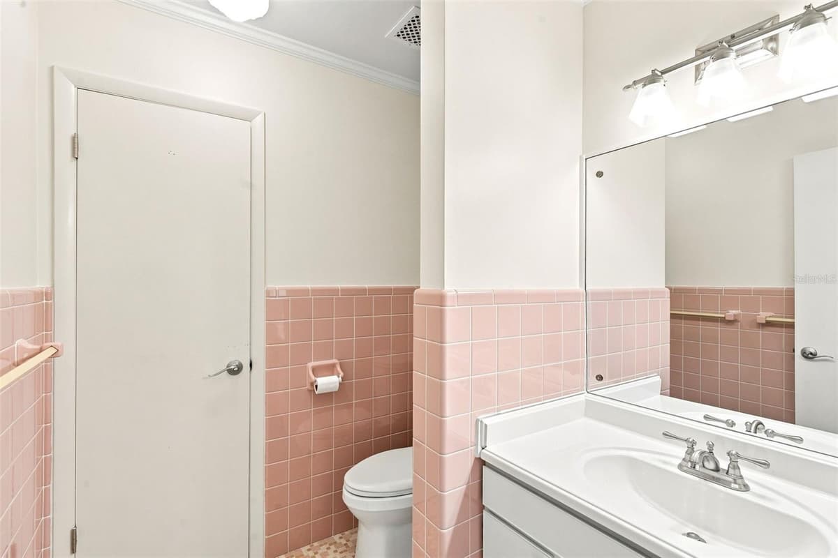 421 ELLIOTT AVENUE — photo 22 of 42