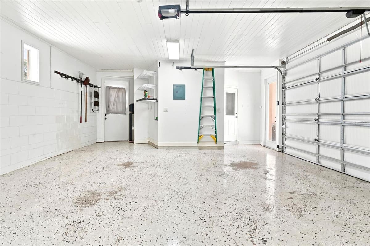 421 ELLIOTT AVENUE — photo 31 of 42
