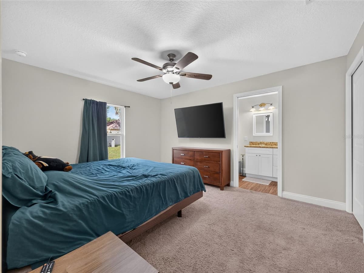 217 VALENCIA ROAD — photo 11 of 24