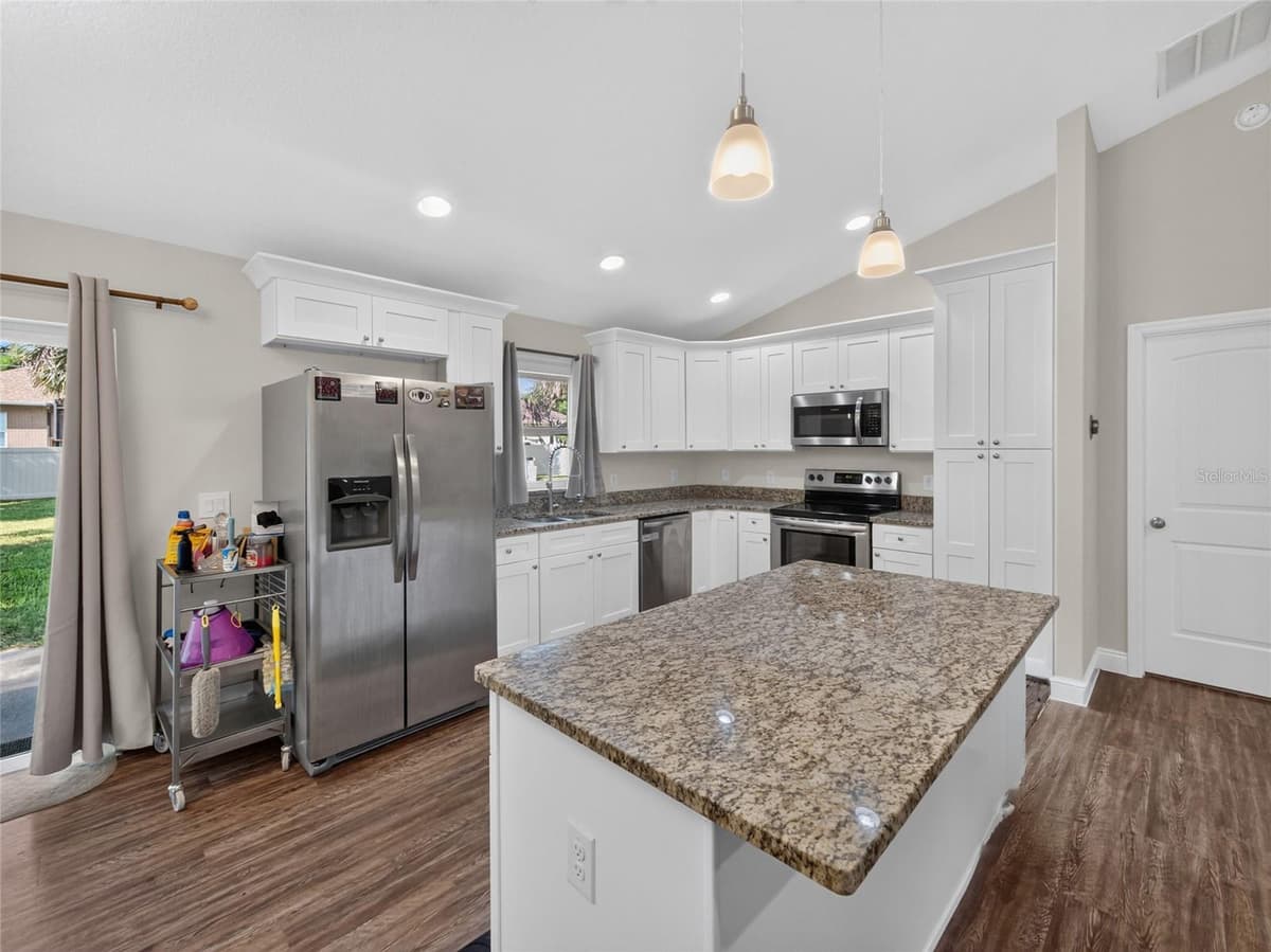 217 VALENCIA ROAD — photo 8 of 24