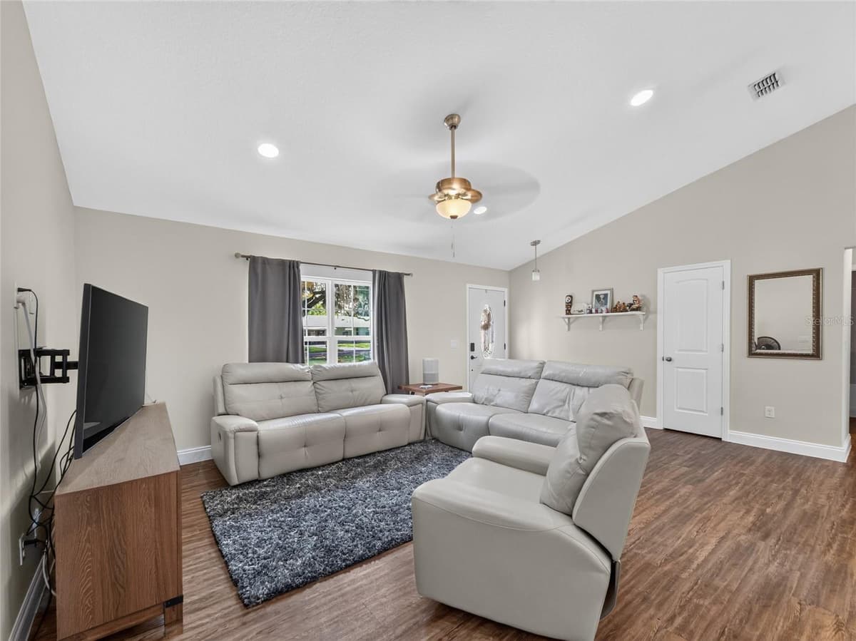 217 VALENCIA ROAD — photo 10 of 24