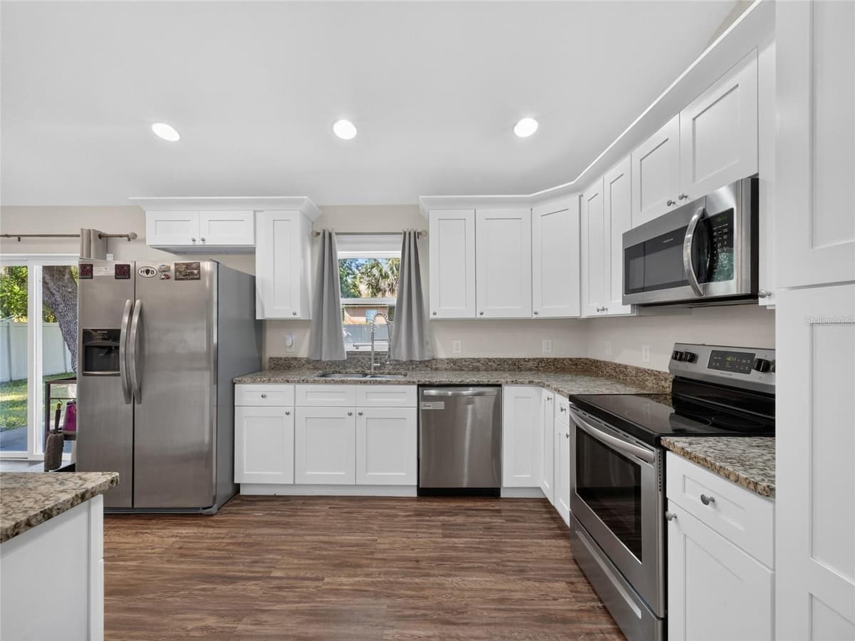 217 VALENCIA ROAD — photo 9 of 24