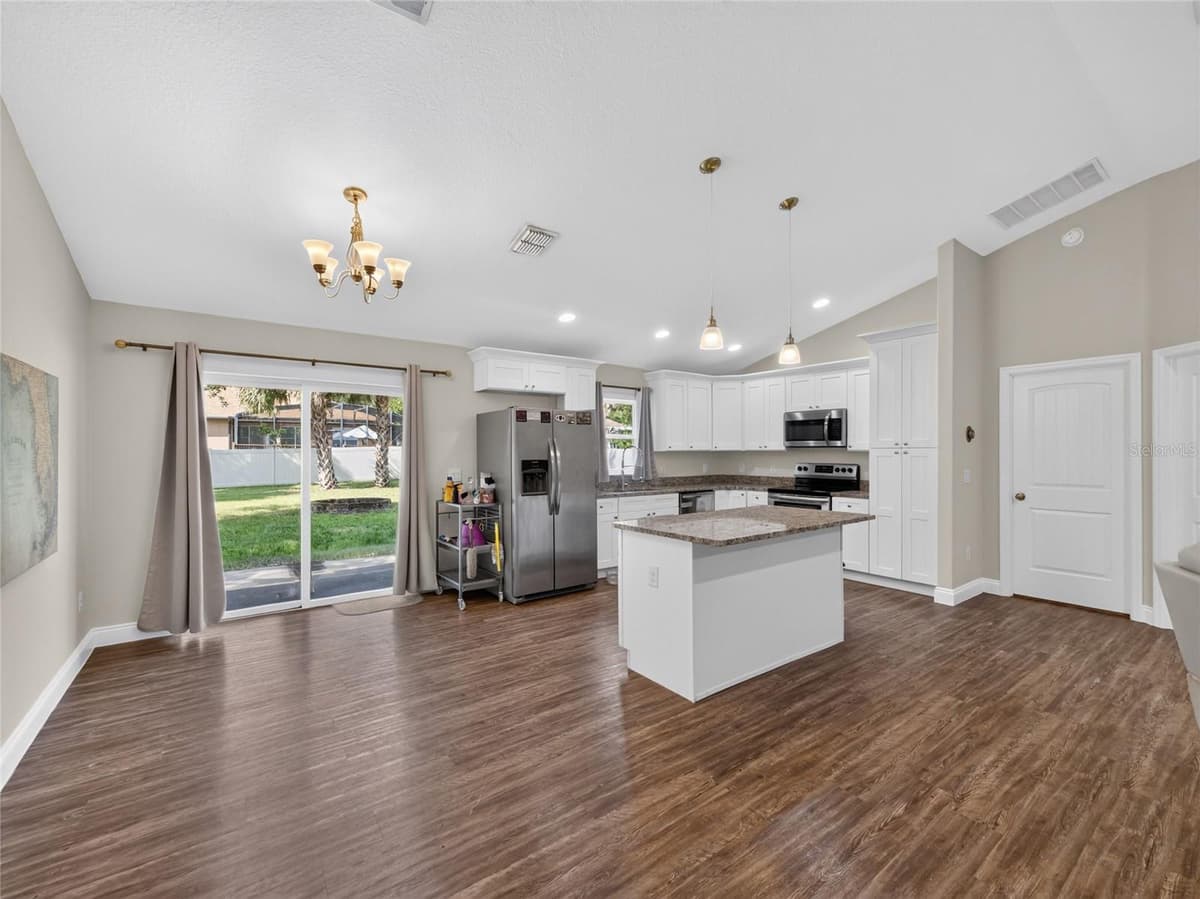 217 VALENCIA ROAD — photo 5 of 24
