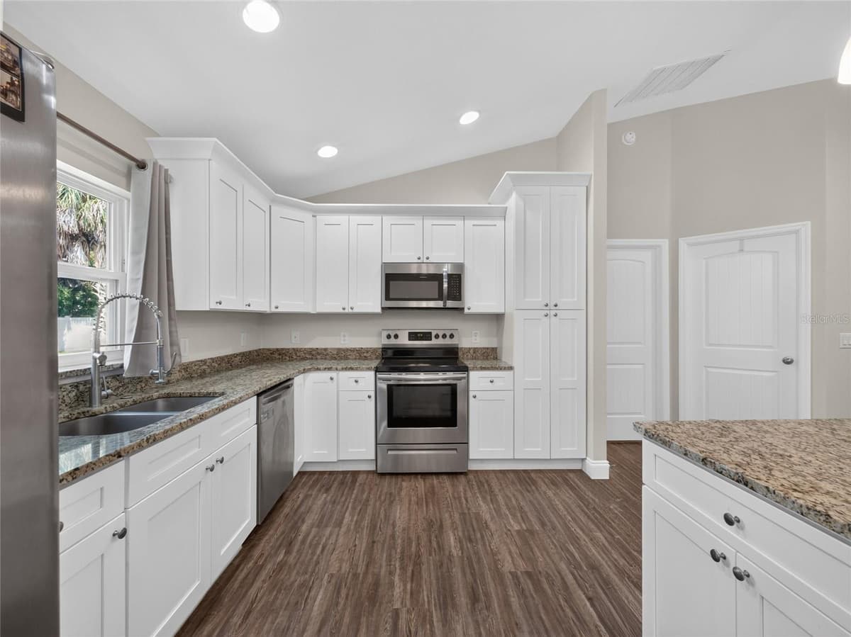 217 VALENCIA ROAD — photo 7 of 24