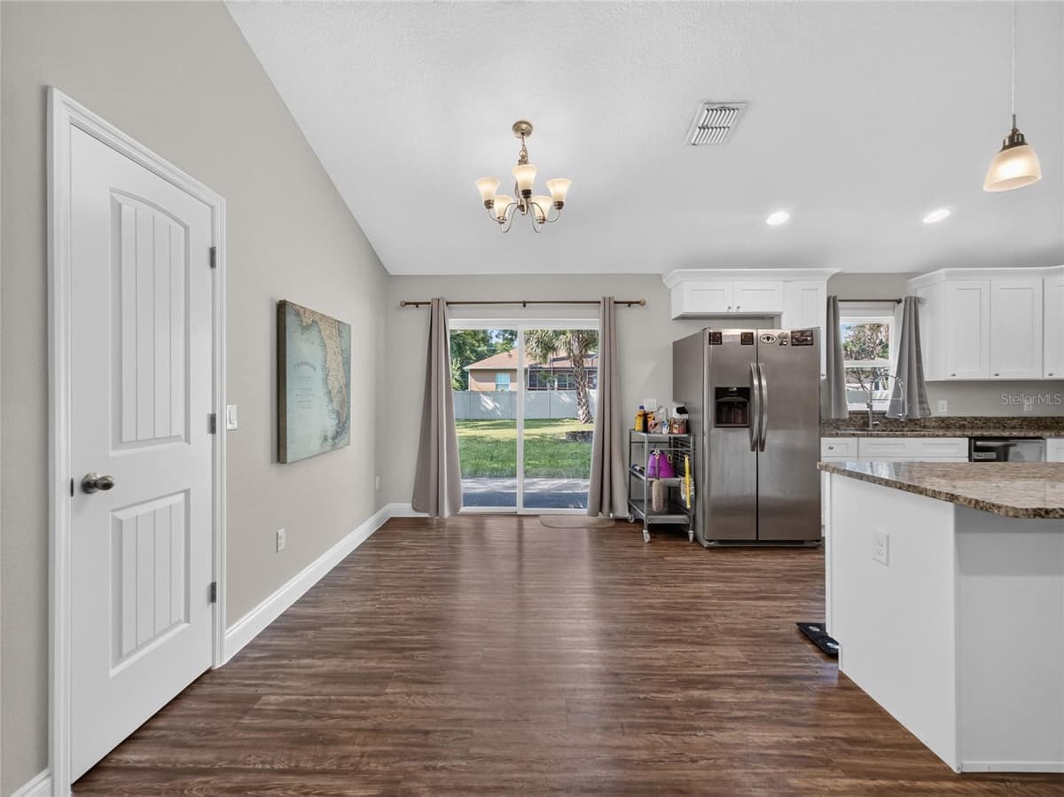 217 VALENCIA ROAD — photo 6 of 24