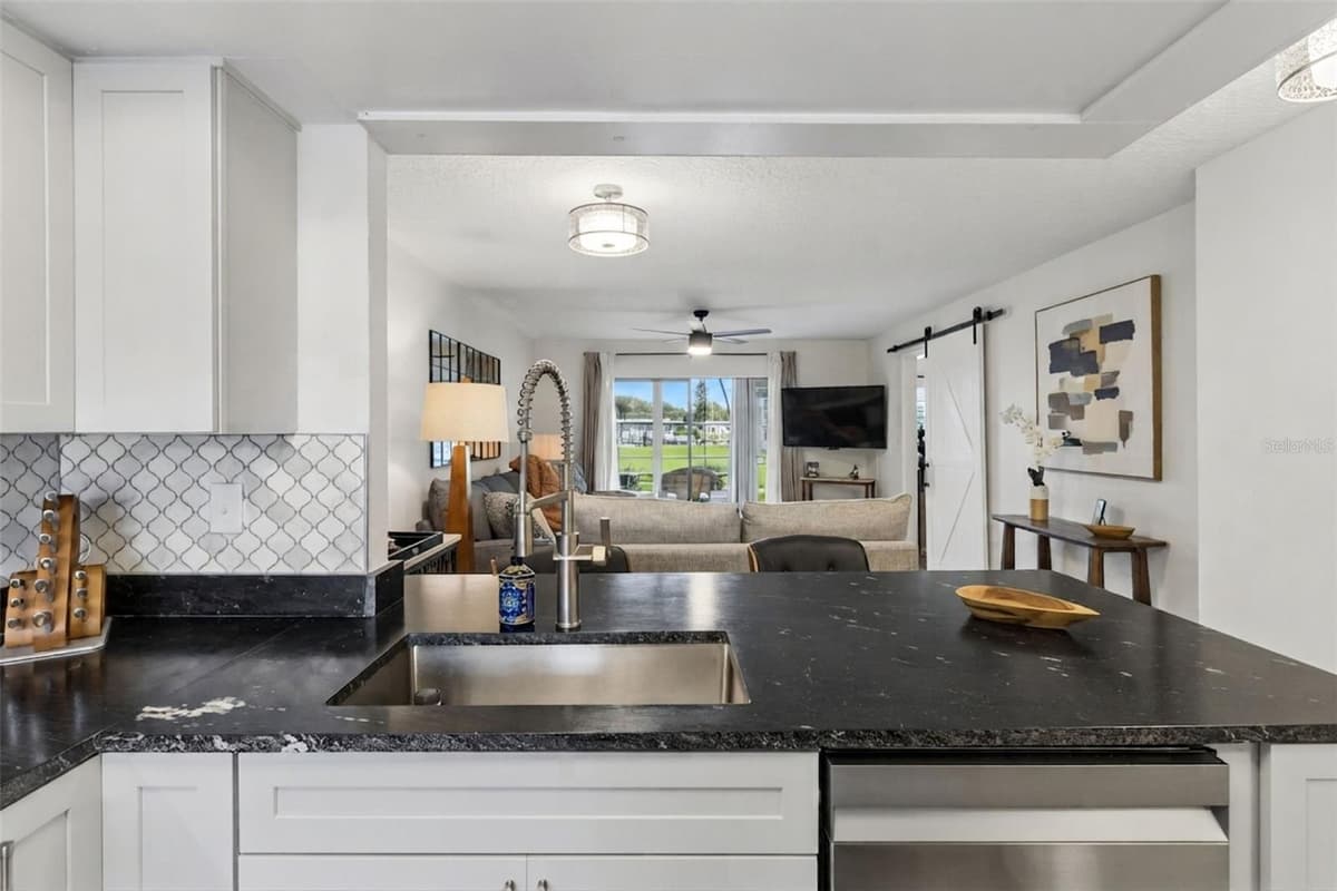 5157 SILENT LOOP — photo 10 of 31