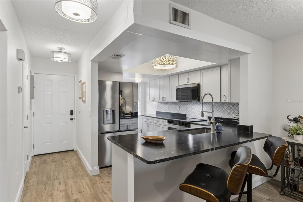 5157 SILENT LOOP — photo 8 of 31