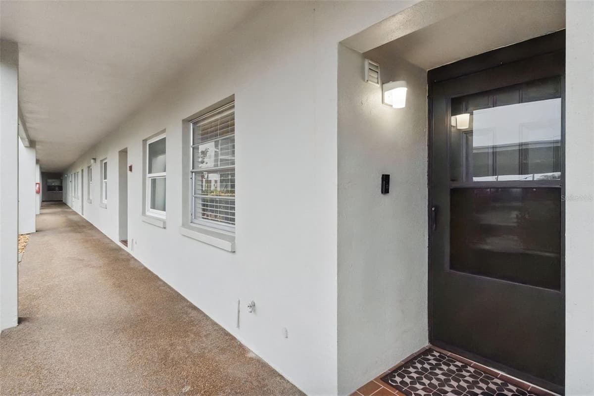 5157 SILENT LOOP — photo 2 of 31