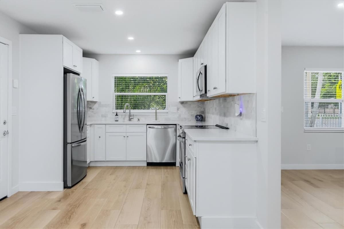 4411 BENEVA ROAD — photo 9 of 31