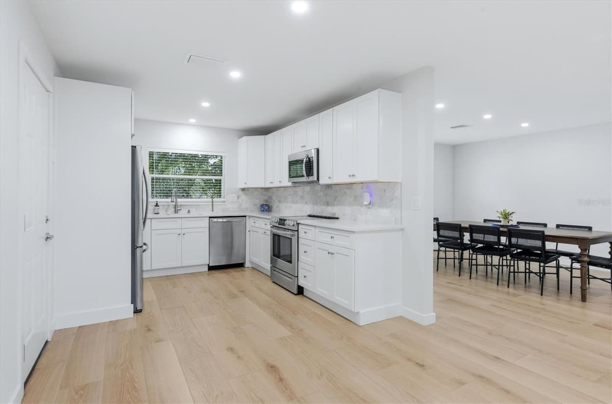 4411 BENEVA ROAD — photo 8 of 31