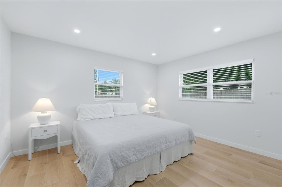 4411 BENEVA ROAD — photo 14 of 31