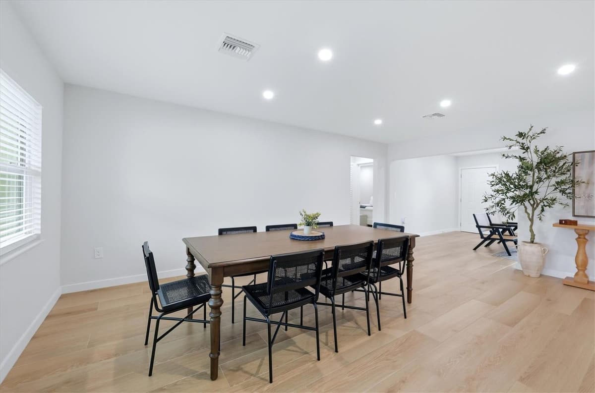 4411 BENEVA ROAD — photo 3 of 31
