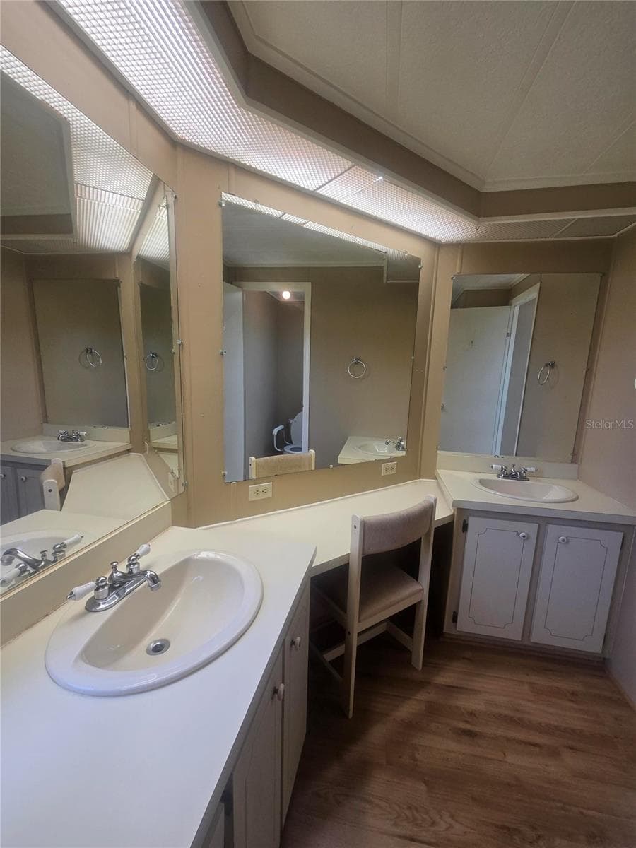4645 BURNEY DRIVE — photo 7 of 35