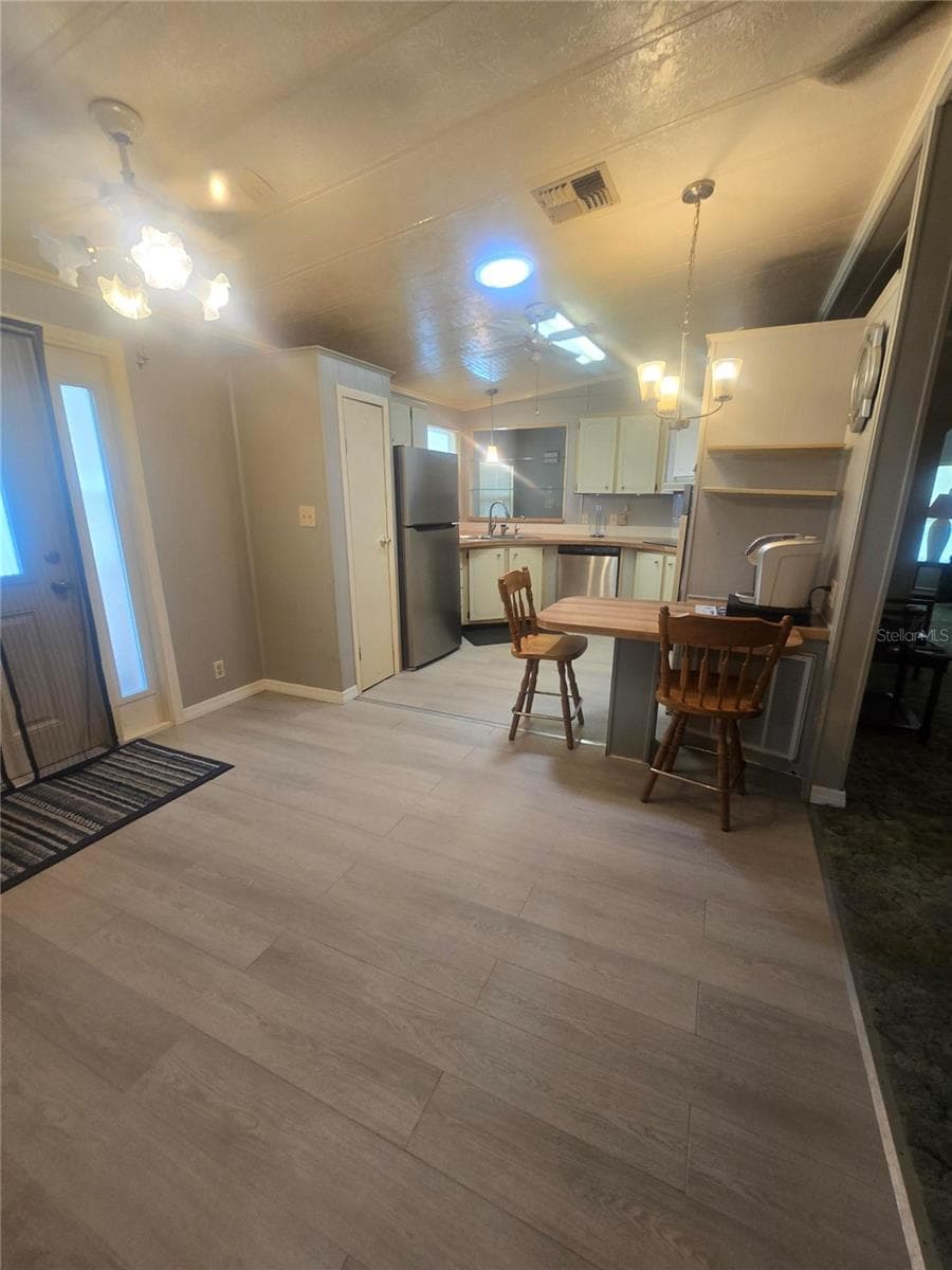 4645 BURNEY DRIVE — photo 10 of 35