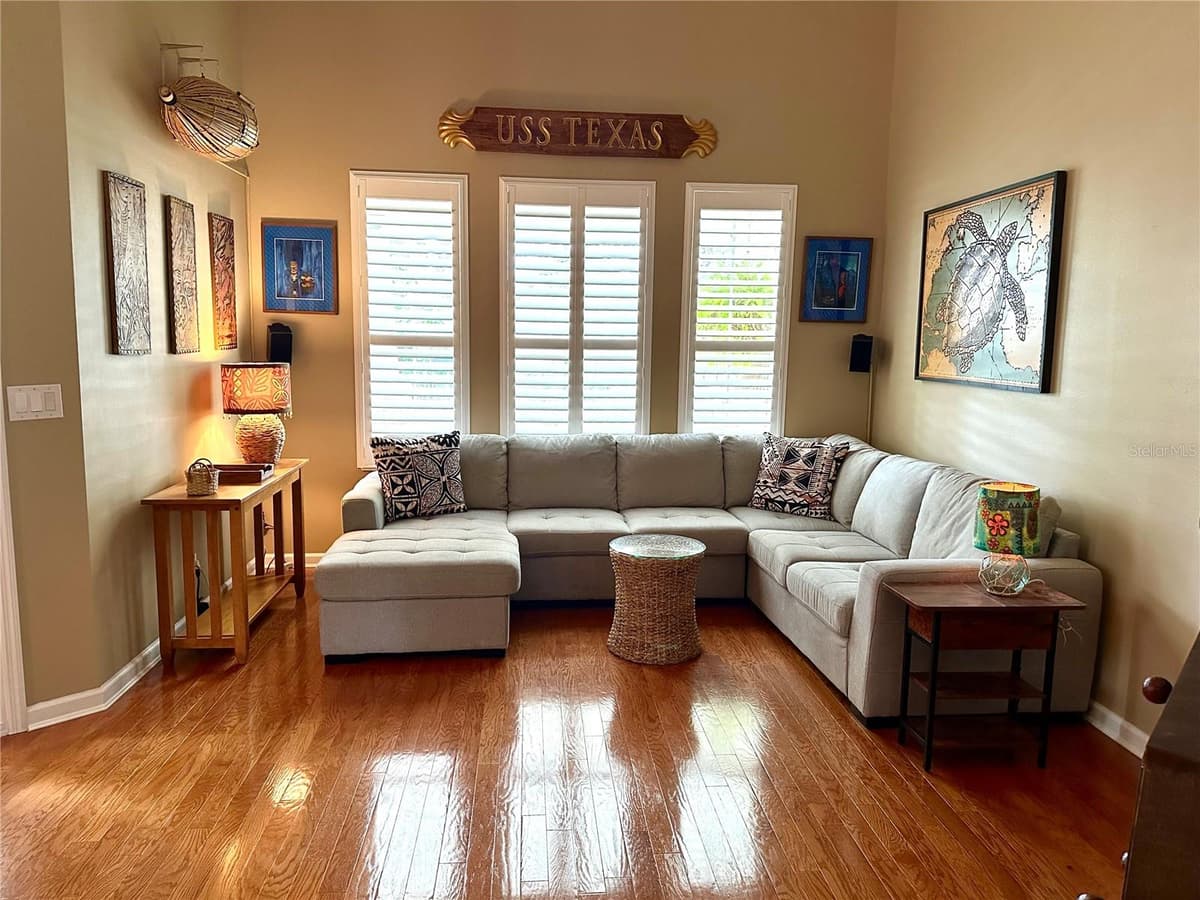 122 RIDGEWAY BLVD — photo 4 of 34