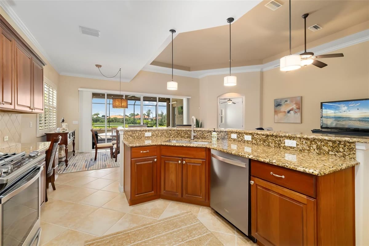 165 PALAZZO COURT — photo 15 of 76