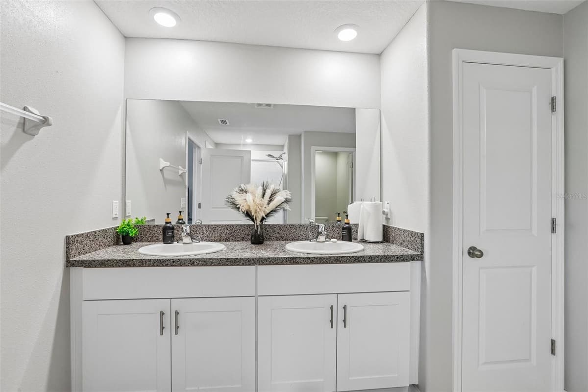 1461 GOLDEN GLOW DRIVE — photo 15 of 32