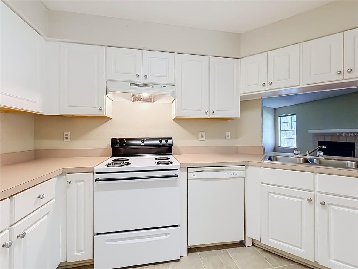 2550 ALAFAYA TRAIL — photo 14 of 42