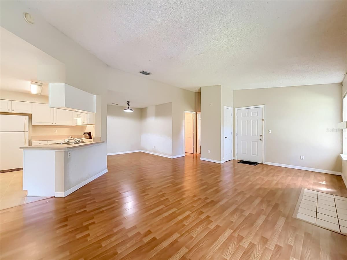 2550 ALAFAYA TRAIL — photo 8 of 42