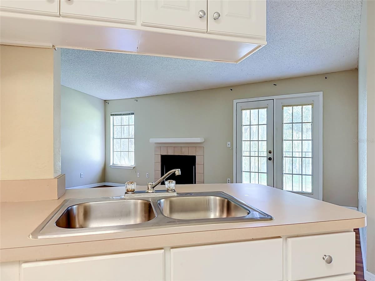 2550 ALAFAYA TRAIL — photo 15 of 42