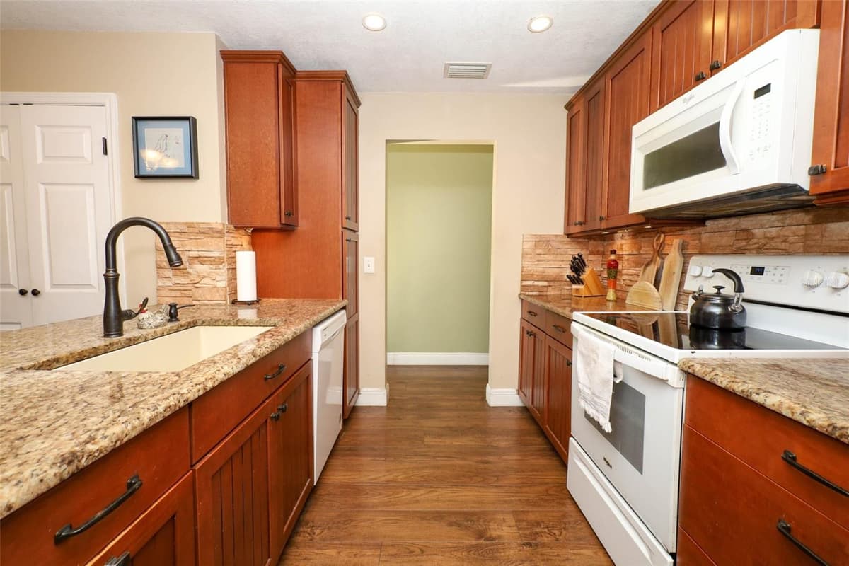2450 CANTERCLUB TRAIL — photo 15 of 43