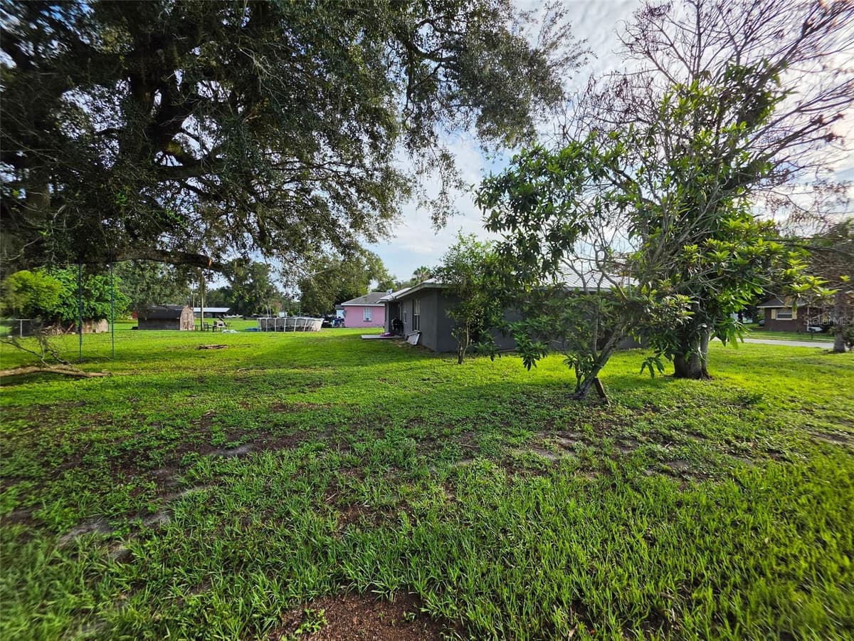 720 PINE AVENUE — photo 16 of 22