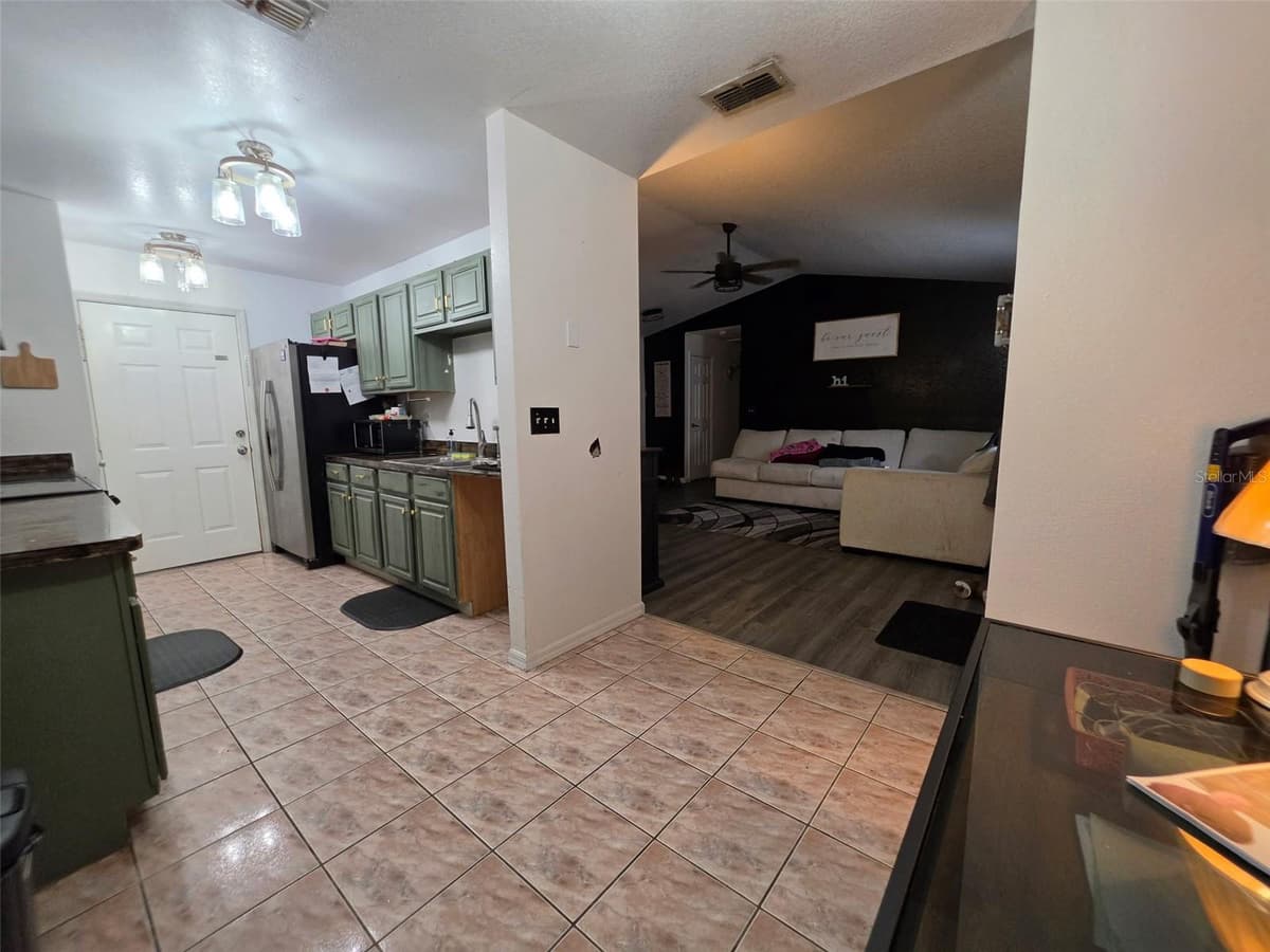 720 PINE AVENUE — photo 7 of 22