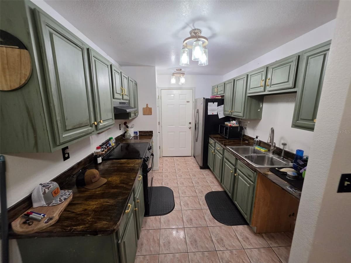 720 PINE AVENUE — photo 5 of 22