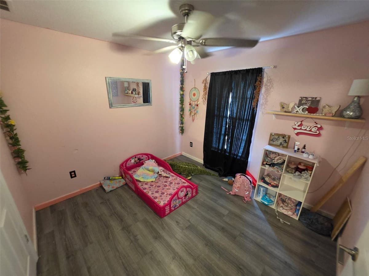 720 PINE AVENUE — photo 13 of 22