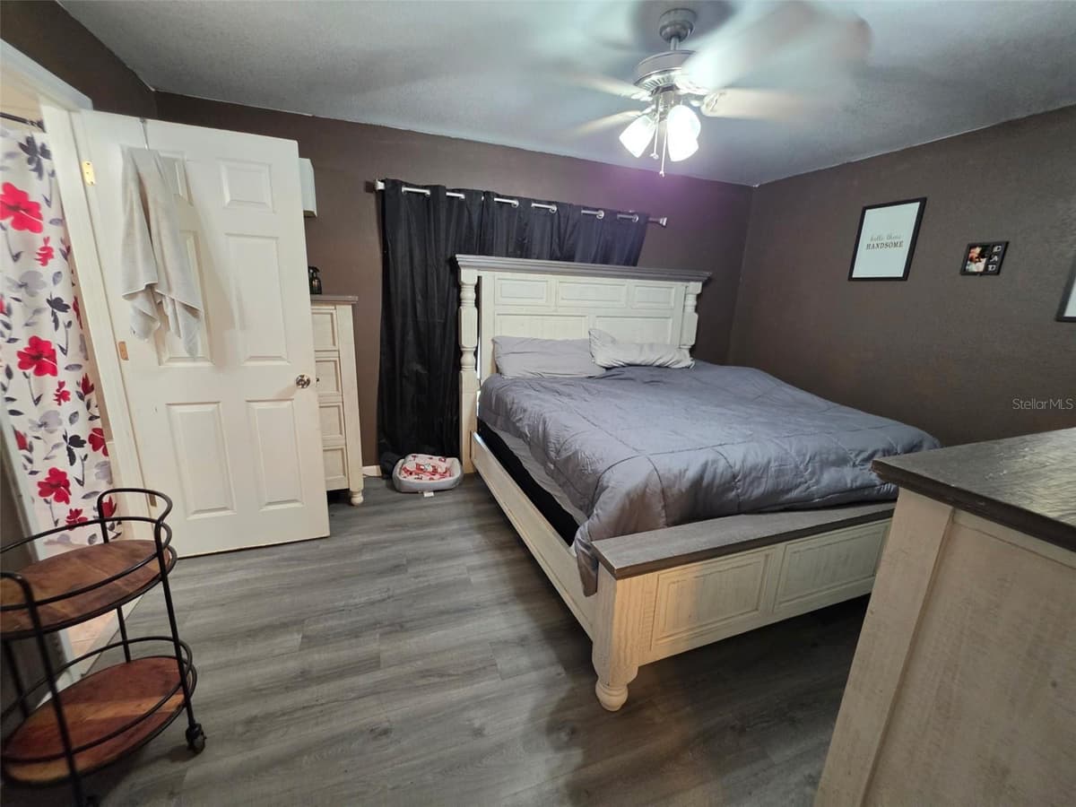 720 PINE AVENUE — photo 10 of 22