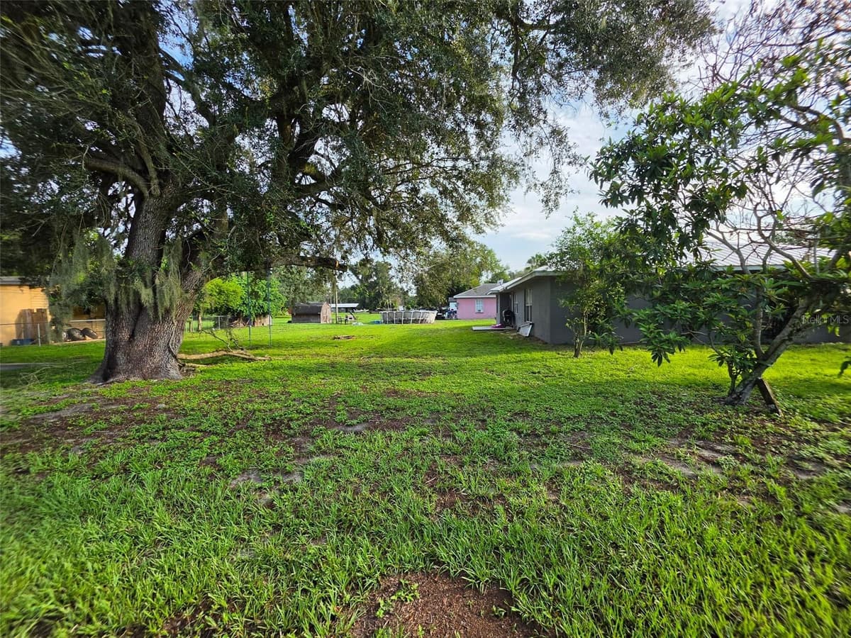 720 PINE AVENUE — photo 17 of 22