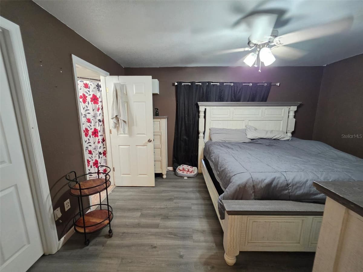 720 PINE AVENUE — photo 9 of 22