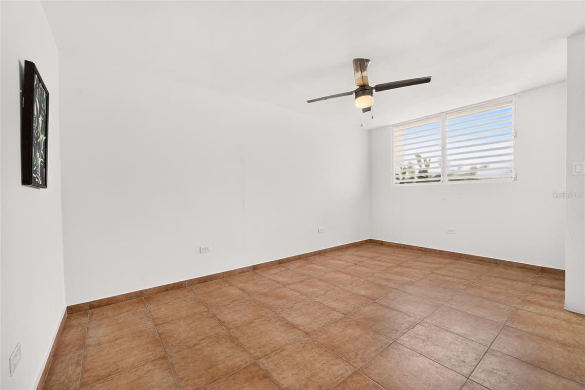 C10 CALLE 5 — photo 11 of 23