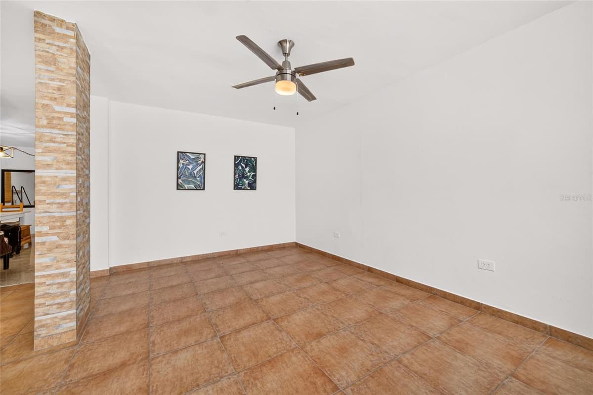 C10 CALLE 5 — photo 10 of 23