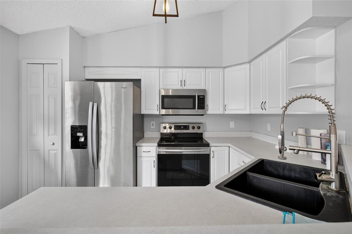 2941 BEDFORD STREET — photo 9 of 33