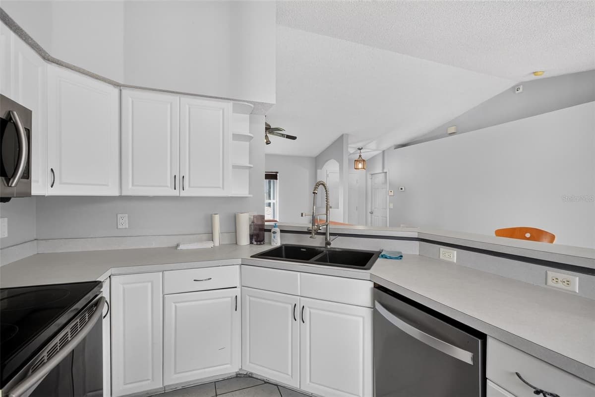 2941 BEDFORD STREET — photo 8 of 33