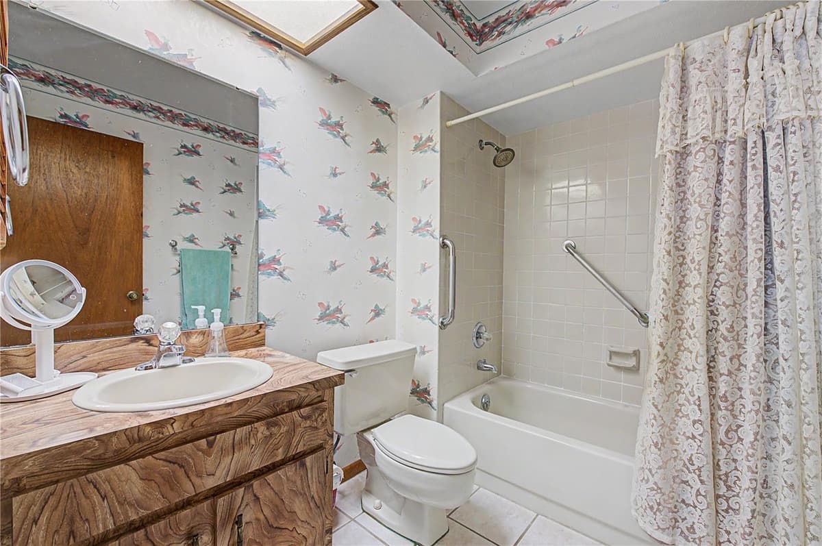 901 TARAWOOD LANE — photo 8 of 33
