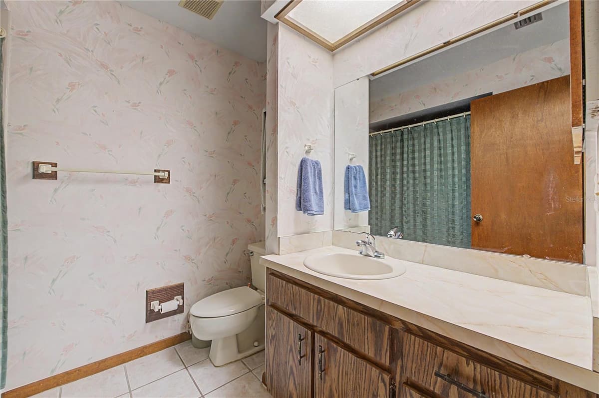901 TARAWOOD LANE — photo 12 of 33