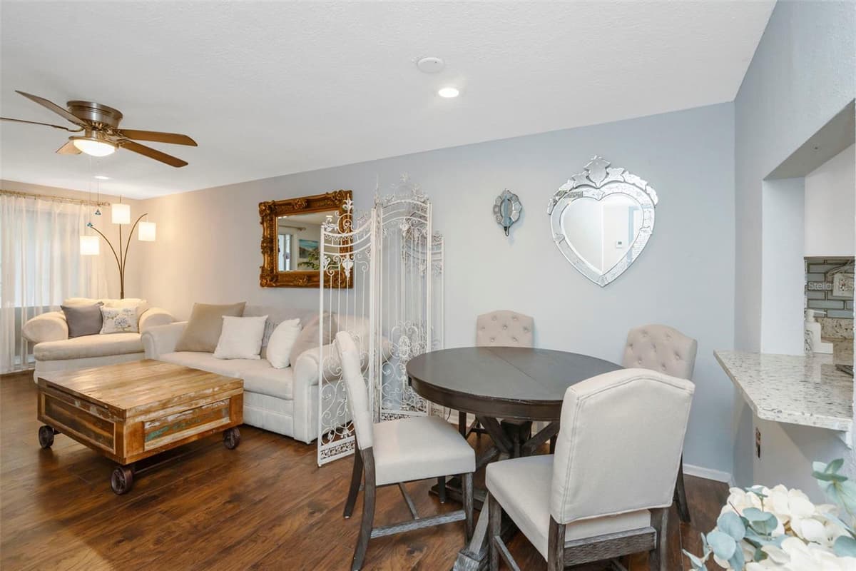 4252 SHELDON PLACE — photo 6 of 29
