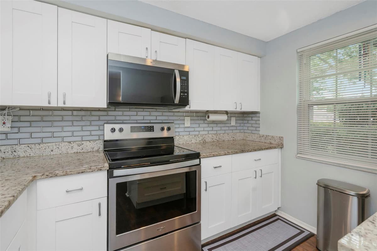 4252 SHELDON PLACE — photo 8 of 29