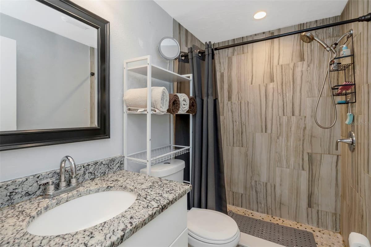 4252 SHELDON PLACE — photo 12 of 29