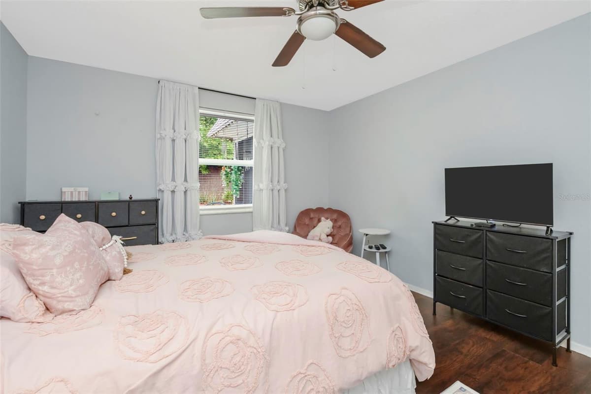 4252 SHELDON PLACE — photo 10 of 29