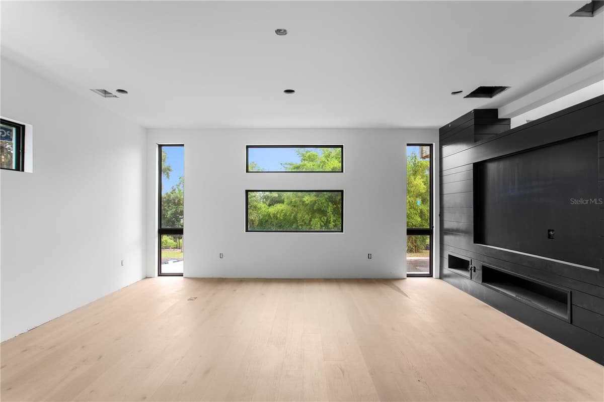 2309 RIVERSIDE DRIVE — photo 8 of 17