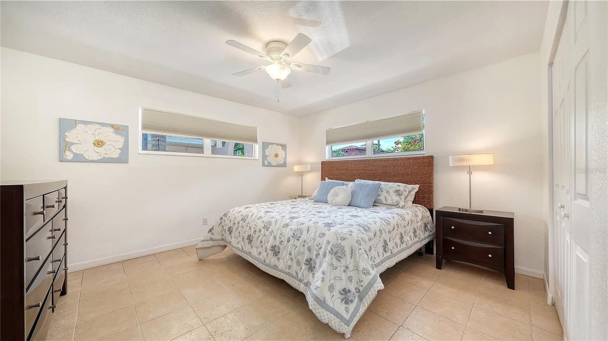 1749 HILLVIEW STREET — photo 11 of 32
